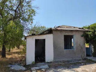 Комплекс строений и сооружений, 41240 кв. м, Республика Крым. Группа инвентарных объектов с расположенным под ними земельным участком по адресу: Республика Крым, Черноморский район, Медведевский с/с, комплекс строений и сооружений № 1, а именно: земельный участок пл. 41 240 +/- 355 кв. м, КН…