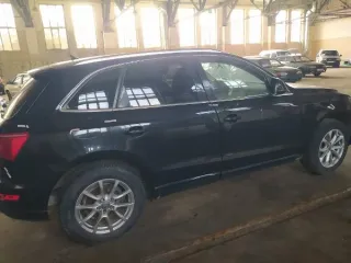 Ауди Q5 Quattro 2.0, год выпуска 2010, госномер У498ВС18, VIN WAUCFC8R9BA032827, цвет черный, объем 1984 см³, мощность 211 л.с., тип легковой универсал. Ключи в наличии, документов нет. ВАЗ 21053, год выпуска 2007, госномер С608ОТ18, VIN XTA21053082125113, цвет синий, объем 1451 см³, мощность 71.4…