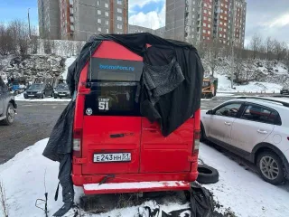 Mercedes-Benz 211 CDI 2004 года выпуска, VIN WDB9026621R742132, после ДТП не в рабочем состоянии.