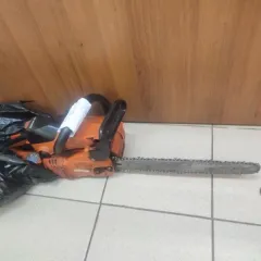 Бензопилы ECHO, Stihl, Jonsered, инструменты DeWALT, SMART. Бензопилы: бензопила марки "ECHO", бензопила марки "Stihl" модель MS 290, бензопила марки Чемпион, бензопила марки "STIHL" модели "MS250c", бензопила марки "JONSER PROFESSIONAL" модели BS-5500, бензопила марки "Kruger", бензопила "Carver…