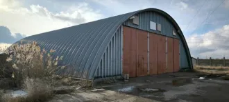 База в Астраханской области, с. Черный Яр, ул. Костякова, д. 9: земельный участок 33499 кв.м и строения. Состав: земельный участок с кадастровым номером 30:11:130201:106 площадью 33499 кв.м; арочное сооружение Ангар, 386 с кадастровым номером 30:11:130201:4074 площадью 491,8 кв.м; благоустройство…
