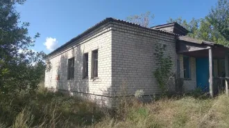 Коровники и бригадный дом, 3160,9 кв.м, Брянская обл., Новозыбковский г.о. Объекты недвижимого имущества в составе: коровник с кадастровым номером 32:18:0090101:168, коровник с кадастровым номером 32:18:0090101:175, коровник с кадастровым номером 32:18:0090101:177, бригадный дом с кадастровым…