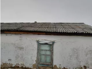 Жилой дом Тип имущества: Жилой дом (в аварийном состоянии) Площадь дома: 51,7 кв.м Этажность: 1 этаж Год ввода в эксплуатацию: 1950 Материал наружных стен: Лёгкие из местных материалов  Кадастровый номер: 22:40:060356:16 Адрес: 658846, Россия, Алтайский край, г. Славгород, с. Знаменка, ул…