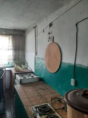 Комната (доли), 1/3 + 1/3 + 1/3, Дербент, ул.Свердлова 1/3 доля комнаты в Дербенте еще 1/3 доля комнаты в Дербенте еще 1/3 доли в квартире по адресу Республика Дагестан г.Дербент ул.Свердлова д.13 кв.88, расходы по покупке доли, в том числе нотариуса возлагаются на покупателя, ознакомление с…