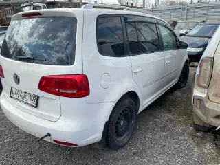 Volkswagen Touran, 2012, белый, 157 843 км, 1.4 АТ (140 л. с.), бензин, передний, VIN WVGZZZ1TZCW077889, разряжен аккумулятор, г. Уфа, ограничения и обременения: зарегистрировано за должником Банка, перерегистрация автомобиля будет осуществлена после заключения договора купли-продажи