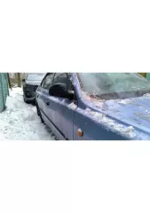 Автомобиль находится в технически неисправном состоянии, долгое время не эксплуатировался. Кузов покрыт ржавчиной. Ранее использовался в автошколе, имеет дублирующие педали газа, тормоза и сцепления на стороне пассажира. Не на ходу, требует ремонта.