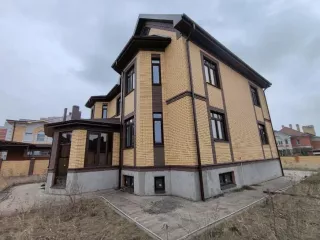 Индивидуальный жилой дом, назначение: жилое. Площадь: 468,5 кв.м. Количество этажей, в том числе подземных этажей: 3, в том числе подземных 1.  Кадастровый номер: 48:20:0014701:8438, Адрес (местоположение): Российская Федерация, Липецкая обл., г. Липецк, пер. Живописный, д. 3. Арбитражным судом…