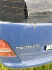 Volkswagen Touran 2006, универсал. VIN: WVGZZZ1TZ6W126067, 2006 г.в., госномер О617ХО39. Дизельный двигатель, мощность 77 кВт (105 л.с.). Цвет кузова синий.