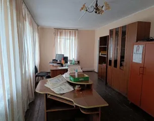 Здание кад № 26:09:020821:94 площадью 83.70 кв. м и земельный участок кад №26:09:020108:6 площадью 30044.00 кв. м по адресу: Ставропольский край, Туркменский район, село Камбулат, улица Комарова, дом 18.