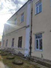 Нежилые здания с земельным участком Нежилое здание общей площадью 628 кв.м с кадастровым номером 76:04:010101:1254, нежилое здание общей площадью 137,9 кв.м с кадастровым номером 76:04:000000:1093, расположенные на земельном участке с кадастровым номером 76:04:010335:30 общей площадью 1 626 кв. м…