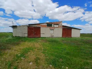 Имущественный комплекс в составе: трактор «БЕЛАРУС 82.1.57», 2003 г.в. (имеются неисправности); зерноуборочный комбайн РСМ-101 «Вектор-410», 2009 г.в. (имеются неисправности); трактор К-701, 1998 г.в. (имеются неисправности); зернометатель А-150М; очиститель семян ОВС-25 (имеются неисправности)…