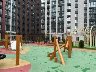 Трёхкомнатная квартира, назначение – жилое, общей площадью 79 кв.м, расположенная по адресу: Российская Федерация, Ростовская область, городской округ город Ростов-на-Дону, г. Ростов-на-Дону, ул. Берберовская, д. 9 строение 1, кв. 5, кадастровый номер: 61:44:0020202:1676, залог Сбербанк.