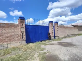 Производственная база 5169.3 кв.м Республика Ингушетия. Нежилое здание, площадь 1 569,3 кв.м., кадастровый номер 06:01:1200002:2142. Земельный участок, площадь 3 600 кв.м., кадастровый номер 06:01:1200001:980, для строительства производственной базы. Контора, литер Г1, площадь застройки 43,4 кв.м…