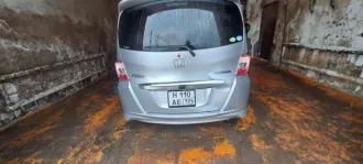 Автомобиль Honda Freed Hybrid, 2011 года выпуска, VIN отсутствует.
