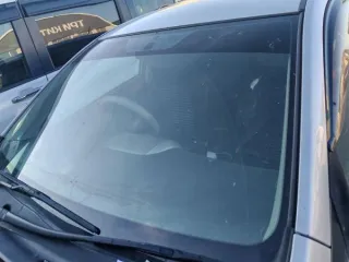 Toyota Corolla Fielder 2008 года выпуска. Номер кузова NZE1419076249. Согласно акта описи и ареста у автотранспортного средства на бампере спереди с правой стороны трещина, сколы краски, отслоение лкп, трещина на лобовом стекле.