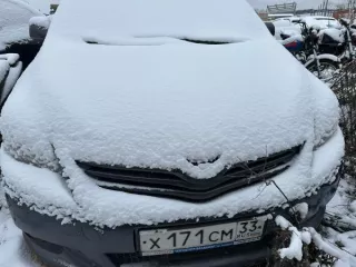 Автомобиль Тойота VERSO, 2011 г.в., г/н Х171СМ33, VIN NMTDG26R20R027551 (Реализация по прямому назначению). Цвет серый, наличие царапин и потертостей по всему лакокрасочному покрытию кузова автомобиля, незначительные, но многочисленные сколы понизу всех дверей и порогов на переднем бампере и на…