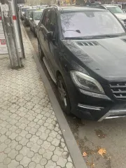 Mercedes-Benz M-Класс, 2015 года, 333 лс, 266 000 км, полный привод, АКПП. Автомобиль марки/модели Мерседес Бенз/Mercedes-Benz ML 400 4MATIC, VIN: WDC1660561A556400, год выпуска 2015, цвет автомобиля: Чёрный, салон - кожаный, климат-контроль