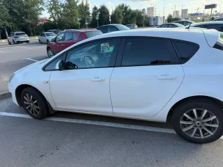 Opel Astra 2013. Автомобиль марки OPEL модель Astra 2013 г.в., цвет: белый, VIN-номер XUFPD6DC8E3002148. С имуществом можно ознакомиться в рабочие дни по месту его нахождения: Московская область, Наро-Фоминский район, г. Апрелевка, по предварительной записи по тел: +79057263182, либо по эл. почте…