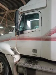 Freightliner CL120, 2002 и полуприцеп НАРКО, 1995 Продажа грузового автомобиля (сцепка) <p>Грузовой автомобиль FREIGHTLINER CL120 год выпуска 2002, мощность двигателя л\с 430 VIN 1FUJA6CG73LK74160 и Полуприцеп с бортовой платформой, цвет синий, НАРКО год выпуска 1995 г., VIN YF104ST3ASF013585…