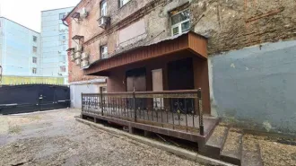 Нежилое помещение 638,6 кв.м и право аренды земельного участка 451 кв.м, Москва. Помещение в Москве, 638,6 кв.м и земельный участок, 451 кв.м. Недвижимое имущество в составе: 1) Нежилое помещение общей площадью 638,6 кв.м., кадастровый №77:01:0003035:2437, адрес: Российская Федерация, г.Москва…