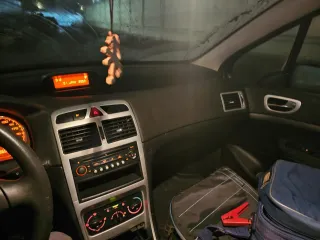 Peugeot 307 2006 Легковой автомобиль хэтчбек VIN VF33CNFUL84785557 Год выпуска 2006 Кузов VF33CNFUL84785557 Модель двигателя NFU10FX6NPSA 3076207 Цвет Красный Тип двигателя Бензиновый Мощность 109 л.с. 80 кВт Объем 1587 куб. см ПТС 51 УТ 730469 СТС 99 42 948972