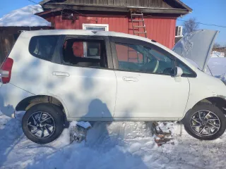 Honda Fit 2002, транспортное средство марки Honda модель Fit 2002 г.в., номер кузова GD11103654. В залоге у ПАО «Совкомбанк». Ознакомиться с документами, порядком, сроками и условиями продажи имущества должника, характеристиками имущества можно на электронной площадке, определенной в настоящем…