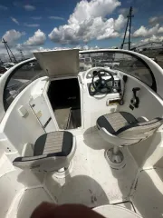 Qvick Silver 2007, Yamaha 150 л.с., лодка с мотором, регистрационный номер Р74-18КЯ. Моторная лодка Qvick Silver, 2007 г.в., идентификационный (бортовой) номер Р74-18КЯ, заводской № PL-DELDE367K304, с подвесным двигателем Yamaha, мощностью 150 л.с., заводской № 1012385, двигатель без винта…