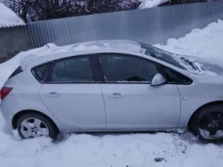 Opel Astra 2010 года, 140 л.с., пробег 206113 км. VIN: XUFPD6DC5B3002488.