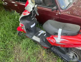 Baotian Stels Storm Stinger Keeway Мопеды и скутеры Механическое транспортное средство - мопед марки "BAOTIAN", VIN: L82TCAPC3C1000370, 2012 года выпуска, ключи в наличии, документы отсутствуют, Механическое транспортное средство - скутер марки "Stels vortex 50", без государственных регистрационных…