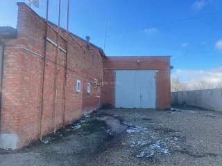 Имущественный комплекс 1456.6 кв. м и земельный участок 23784 кв. м в Республике Адыгея, ауле Хатукай. Комплекс состоит из нежилого здания общей площадью 1 456,6 кв. м, включающего мельницу, склад, гараж и прочие строения и сооружения, этажностью 1, кадастровый номер: 01:03:2300073:70. Земельный…