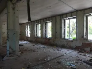 Продажа земельного участка площадью 10458 кв.м, с кадастровым номером 32:31:0030201:32, с расположенными на нем объектами недвижимого имущества: казарма № 1 с кадастровым номером 32:31:0030201:80, казарма с кадастровым номером 32:31:0030201:40, по адресу: Брянская область, г.о. Новозыбковский, г…