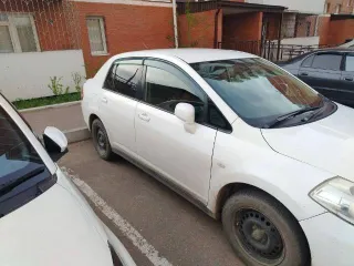 Nissan Tiida (Тиида) 2010 года, 110 лс, 218702 км, АКПП, цвет белый, рабочий объем двигателя 1 498, государственный регистрационный знак Н642НМ 03.