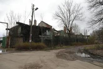 Здание нежилое 974.8 кв.м Санкт-Петербург Здание (объект культурного наследия регионального значения в неудовлетворительном состоянии), находящееся в государственной собственности Санкт-Петербурга, по адресу: Санкт-Петербург, город Красное Село, Фабричный поселок, д. 2, литера А, с предоставлением…