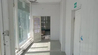 Нежилые помещения 1-18, 74,0 кв. м, Краснодарский край, г. Армавир, ул. Ефремова, д. 226. Номера на поэтажном плане: этаж 1, лит. А, ком. 1, часть 10, 27. Вход в объект аренды из общей входной группы с отделением почтовой связи, при использовании помещения необходимо учитывать график работы…