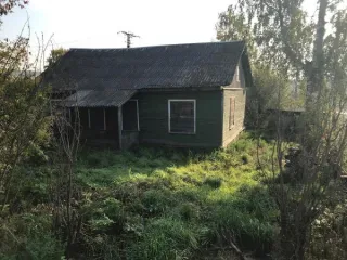 Земельный участок площадью 454 кв.м, кадастровый номер 29:18:110103:15, с расположенным на нем объектом недвижимости нежилое здание (административное здание) площадью 108,3 кв.м, кадастровый номер 29:18:110103:258. Категория земель – земли населенных пунктов, вид разрешенного использования – для…