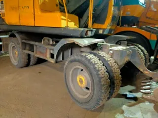 Экскаватор колесный Volvo EW 130, 2000 года выпуска, государственный номер 9214ЕА79, заводской № машины EDY0938, номер двигателя B5.9-С-21430705, цвет желтый. Регистрационный номер 731/А. Снижение цены на 15%. Цена - 2138294 руб. (с учетом НДС 22%). Задаток - 534573,50 руб. Шаг - 21382,94 руб…