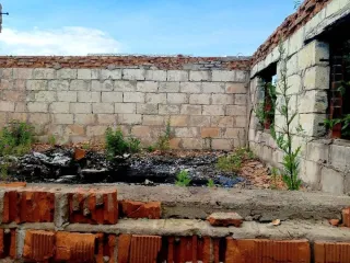 Земельный участок 1163 кв.м и жилое здание 66.5 кв.м, Республика Башкортостан Земельный участок для ведения личного подсобного хозяйства. Кадастровый номер: 02:29:050301:183. Местоположение установлено относительно ориентира, расположенного в границах участка. Почтовый адрес ориентира: Российская…