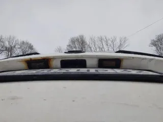 Skoda Octavia 2013 года выпуска, VIN XW8AC4NE8EH016970. Цвет белый, госномер О785НР32. Автомобиль в залоге. Не на ходу: не работает коробка передач, двигатель заводится. Состояние кузова требует покраски, имеются повреждения стоп-сигналов, множество сколов и царапин.