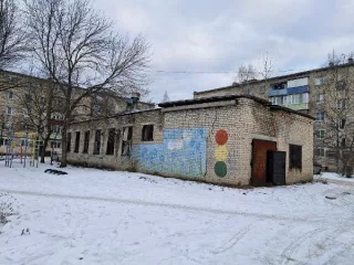 Здание склада с земельным участком. Нежилое здание (склад), кадастровый номер 44:25:030401:2109, площадь 164,5 кв. м., одноэтажное, кирпичное, расположенное по адресу: Костромская область, Буйский район, город Буй, улица Максима Горького, строение 29, с земельным участком площадью 385,0 кв. м…