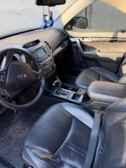Kia Sorento 2013 черный полный привод 175 лс АКПП 320000 км Транспортное средство - легковой автомобиль, марка/модель - KIA SORENTO, год выпуска - 2013, VIN - XWEKU811DD0012187, цвет - черный, ПТС 39 НР 265958 от 25.01.2013.