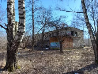 Нежилое здание, 2-этажное, площадь 520 кв. м., адрес: Ярославская область, г.о. город Переславль-Залесский, г. Переславль-Залесский, мкр. Чкаловский, д. 43, кад. номер: 76:18:010101:2501. Нежилое здание (склад), 2-этажное, площадь 51 кв. м., адрес: Ярославская область, г.о. город…