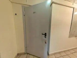 Жилое помещение 72.8 кв. м по адресу: г. Москва, ул. Рождественская, д. 31, кв. 251, этаж 12, кадастровый номер: 77:16:0010105:8782.