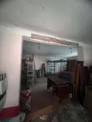 Продается имущество в Таганроге по адресу: пер. 9-й Новый, д. 1-б. В состав входят: нежилое здание общей площадью 123,5 кв. м (1 этаж), сарай 14,8 кв. м, туалет 5,1 кв. м (реестровый номер П2300001090) и земельный участок площадью 383 кв. м (кадастровый номер 61:58:0004023:2). Общая площадь…