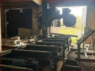 Пилорама Wood-Mizer LT300S 2007 года выпуска. Модель: 112007 106 BI.02. Производитель: Wood-Mizer. Страна изготовления: Польша.