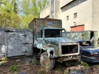Недвижимое и движимое имущество - здание, назначение: нежилое (гостиница), кад номер: 50:60:0020103:58; здание, назначение: нежилое (проходная), кад номер: 50:60:0020103:55; помещение, назначение: нежилое (теплица), кад номер: 50:60:0020103:92; сооружение, назначение: нежилое (благоустройство с…