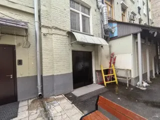 Продажа имущества, находящегося в собственности города Москвы, нежилое помещение по адресу: г. Москва, ул. Арбат, д. 9 , стр. 2, площадью 60,7 кв. м. (Подвал № 0), кадастровый номер: 77:01:0001046:2810 Продажа имущества, находящегося в собственности города Москвы, нежилое помещение по адресу: г…