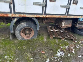 Зил 5301В2 2007 года, VIN: Х9Н4741Т070000326, СТС 67р681650, номер О590КА67. Разукомплектован: отсутствует двигатель, КПП, аккумулятор, приборная панель.