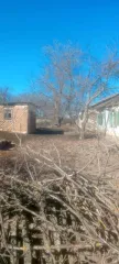 Земельный участок, категория земель Земли населенных пунктов, кадастровый номер 61:19:0050601:101. Жилой дом, назначение жилое, количество этажей: 1, кадастровый номер 61:19:0050601:353. Ростовская область, Куйбышевский район, хутор Новобахмутский, улица Широкая, дом 50.