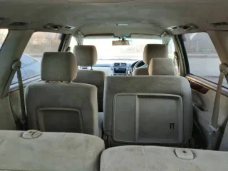 Toyota Ipsum 2001 года, 160 л.с., пробег 261797 км, АКПП. Цвет серый. Кузов АСМ260001992. Состояние: сгнившие пороги, кузов по днищу гнилой, задняя дверь гнилая, капот, решётка радиатора и передний бампер после удара, повреждён пластик салона, отсутствует задний редуктор привода и кардан.