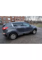 Автомобиль KIA SLS (Sportage, SL, SLS), 2012 года выпуска, государственный регистрационный номер У678МХ142. Резина зимняя - 1 сезон в эксплуатации. Базовая/заводская комплектация "Комфорт". Есть дефекты по кузову: сколы покрытия, царапины на бамперах и двери багажника, вмятины на капоте, сколы на…